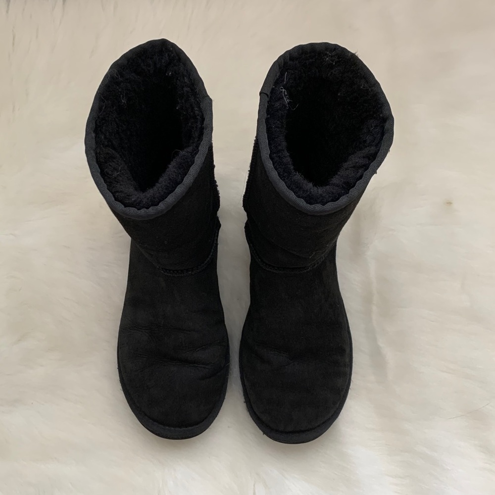 black uggs - classic short